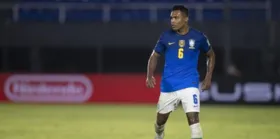 Sem Alex Sandro, Tite deve escalar Alex Telles entre os 11 para o jogo desta terça, no Mineirão, pela 16ª rodada
