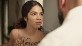 Maria em cena como Verena, mulher de Álvaro (Irandhir Santos) em Amor de Mãe