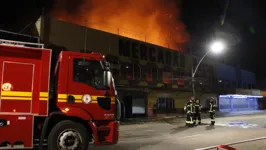 Incêndio de grandes proporções atingiu o Mercadão das Peças