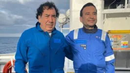 Os oceanógrafos chilenos Osvaldo Ulloa (à direita) e Rubén Escribano.
