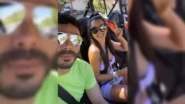 O cantor Rodolffo e a modelo Aiane Freitas em Trancoso, na Bahia.