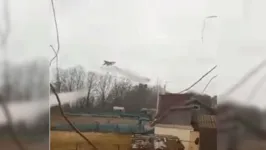 Imagens mostram momento de desespero vivido por moradores de uma residência