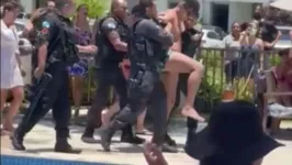 Policial chegou a entrar na piscina para deter Renato