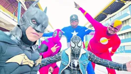 Os Vingadores do Brega  animam público em bloco