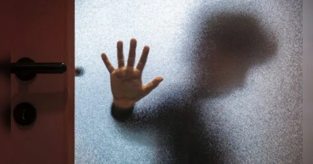 Imagem ilustrativa da notícia Mãe mete faca no pênis de ex que estuprou filho de 4 anos