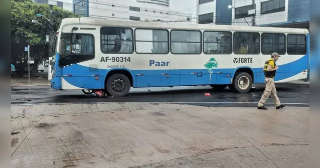 Imagem ilustrativa da notícia Motociclista sai ileso de grave acidente com ônibus em Belém