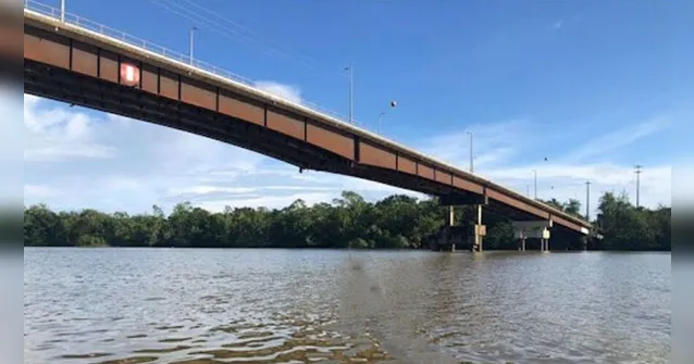 Imagem ilustrativa da notícia Ilhado em Outeiro: drama de quem precisa da ponte para viver