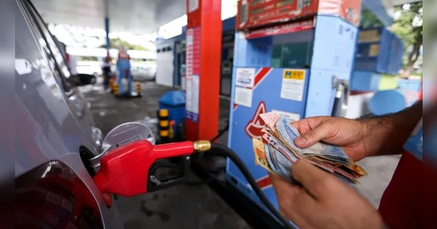 Imagem ilustrativa da notícia Gasolina ultrapassa os R$ 8 pela primeira vez no Brasil