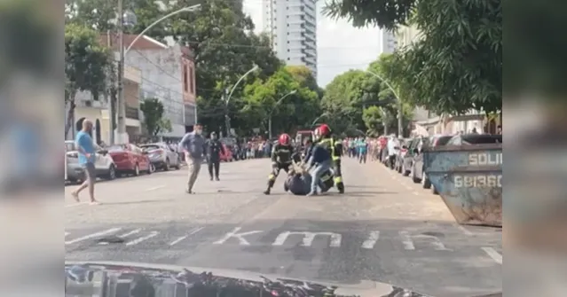 Imagem ilustrativa da notícia Vídeo: homem surta e PM fecha quarteirão na Senador Lemos