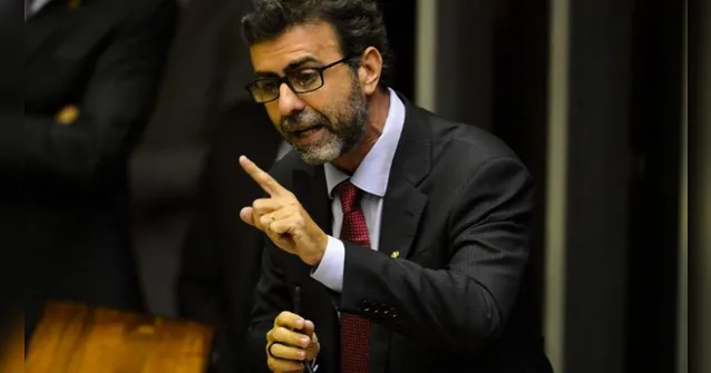 Imagem ilustrativa da notícia Governo do RJ compra bola por valor 387% maior; MP é chamado