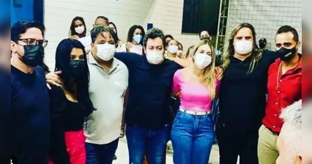 Imagem ilustrativa da notícia Cantores se unem para orar por Paulinha Abelha em hospital