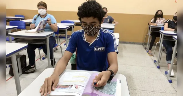 Imagem ilustrativa da notícia Bora pra escola: Veja se você irá receber o auxílio!
