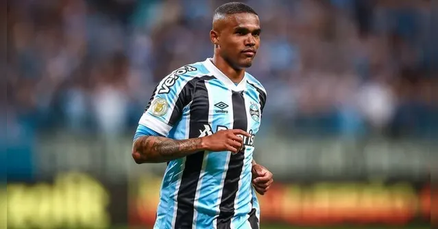 Imagem ilustrativa da notícia Trajetória de Douglas Costa no Grêmio chega ao fim
