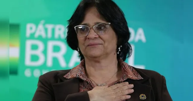 Imagem ilustrativa da notícia Damares Alves testa positivo para covid-19 nas férias