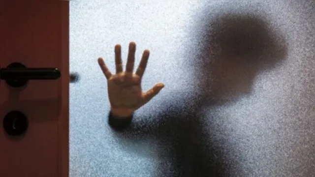 Imagem ilustrativa da notícia Mãe mete faca no pênis de ex que estuprou filho de 4 anos