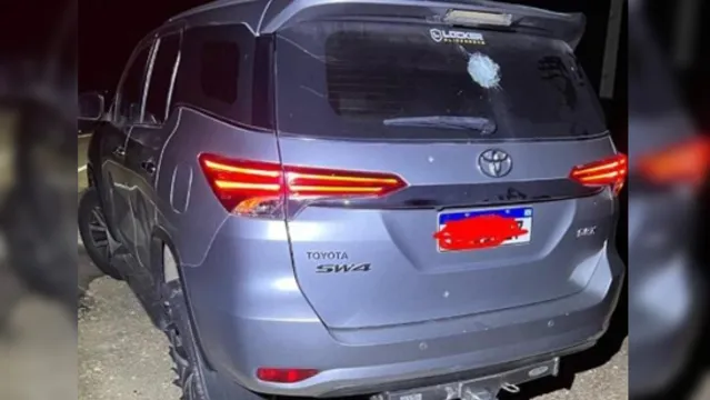 Imagem ilustrativa da notícia Deputado tem carro metralhado durante atentado no Cerá