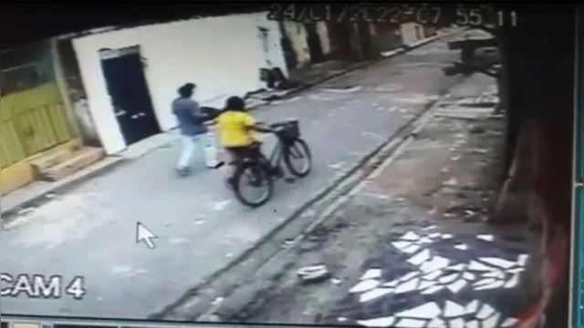 Imagem ilustrativa da notícia Vídeo: falso cliente é filmado assaltando padaria em Belém
