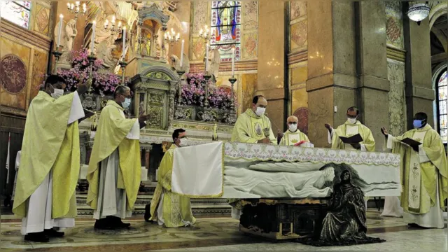 Imagem ilustrativa da notícia Basílica Santuário de Nazaré troca de comando