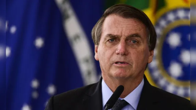 Imagem ilustrativa da notícia Bolsonaro questiona a eficácia da vacina e cobra Anvisa 