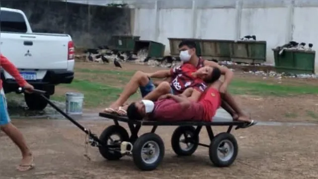 Imagem ilustrativa da notícia Presos doentes são levados em carrinho em presídio de Macapá