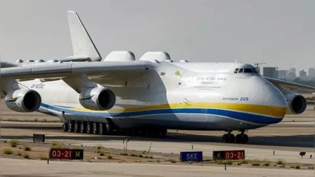 Imagem ilustrativa da notícia Maior avião do mundo é destruído em ataque russo na Ucrânia 