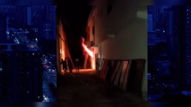 Imagem ilustrativa da notícia Vídeo:
incêndio em loja da Honda não atingiu motos