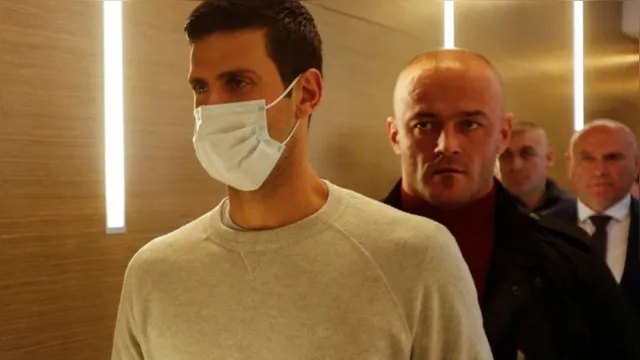 Imagem ilustrativa da notícia Após polêmica, Djokovic decide se vacinar contra a Covid-19