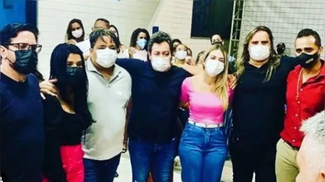 Imagem ilustrativa da notícia Cantores se unem para orar por Paulinha Abelha em hospital