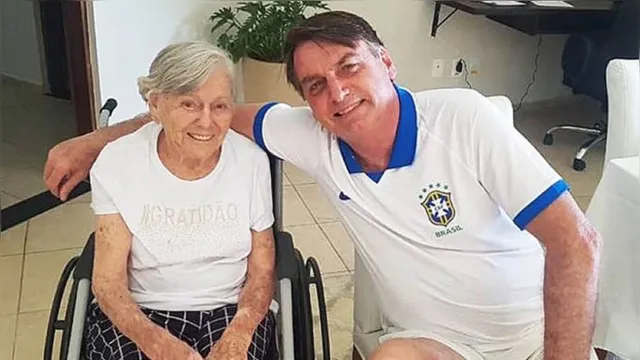 Imagem ilustrativa da notícia Mãe de Jair Bolsonaro morre aos 94 anos