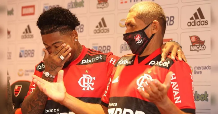 Imagem ilustrativa da notícia Marinho chora ao chegar no Flamengo sob benção do pai