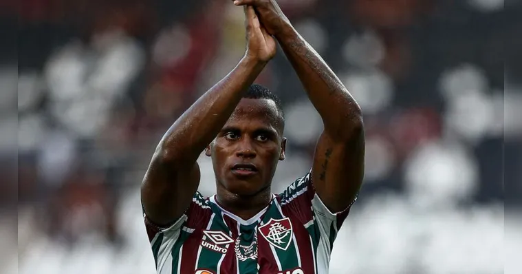 Imagem ilustrativa da notícia Fla X Flu polêmico cheio de cartões é decidido com VAR
