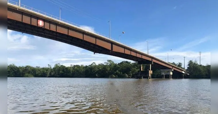 Imagem ilustrativa da notícia Ilhado em Outeiro: drama de quem precisa da ponte para viver
