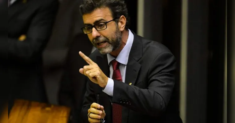 Imagem ilustrativa da notícia Governo do RJ compra bola por valor 387% maior; MP é chamado