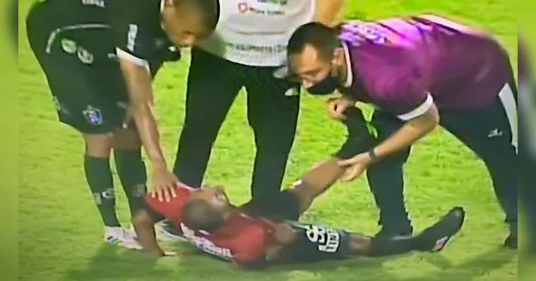 Imagem ilustrativa da notícia Juiz de Clube do Remo x Tuna é ajudado após desabar em campo
