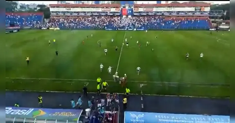 Imagem ilustrativa da notícia Vídeo: Paraná é rebaixado no estadual e torcida invade campo