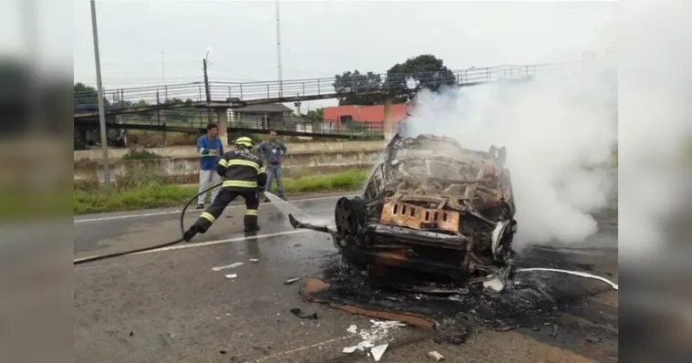 Imagem ilustrativa da notícia Vídeo: duas pessoas morrem em um grave acidente na BR-060