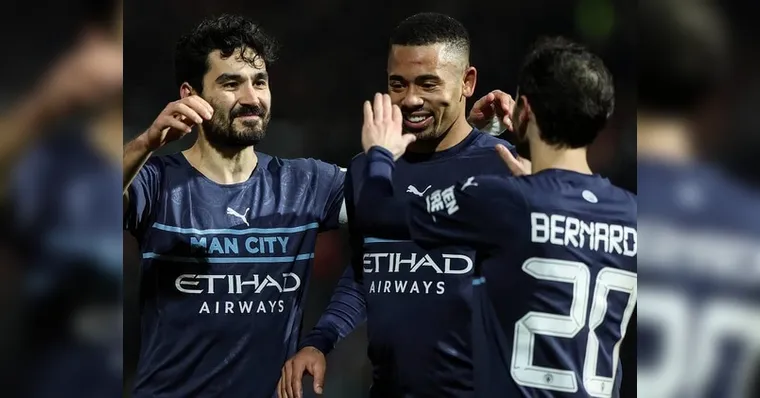 Imagem ilustrativa da notícia Jesus perde pênalti, mas marca na goleada do City