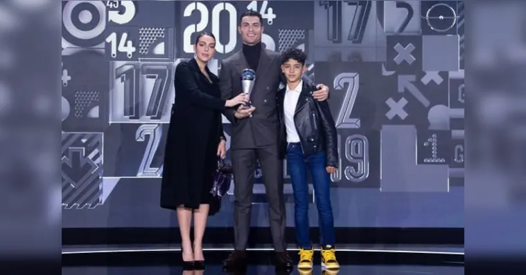 Imagem ilustrativa da notícia Pelé parabeniza Cristiano Ronaldo por nova premiação