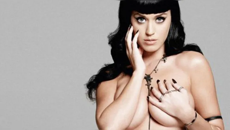 Imagem ilustrativa da notícia Katy Perry aparece fazendo topless e deixa a web babando