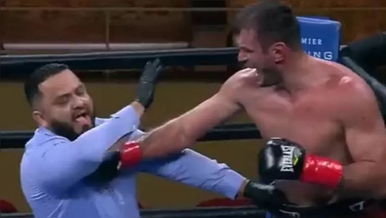 Imagem ilustrativa da notícia Veja o vídeo: lutador se revolta e dá murro no rosto de juiz