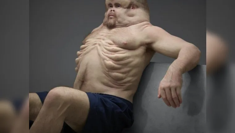 Imagem ilustrativa da notícia Vídeo: escultura mostra super-homem à prova de acidente