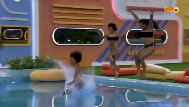 Imagem ilustrativa da notícia Vídeo: sisters pulam na piscina seminuas após paredão