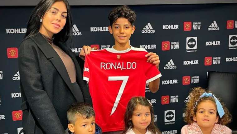 Imagem ilustrativa da notícia Filho de Cristiano Ronaldo assina contrato com o Manchester