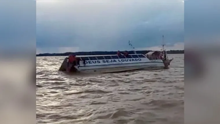 Imagem ilustrativa da notícia Veja o vídeo: Bom Jesus IV naufraga rumo ao Marajó