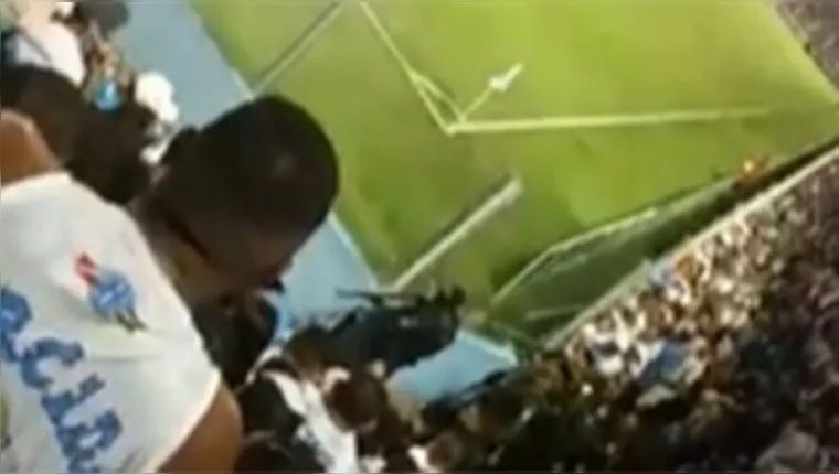 Imagem ilustrativa da notícia Vídeo: confusão tem tiros dentro da Curuzu após Re-Pa