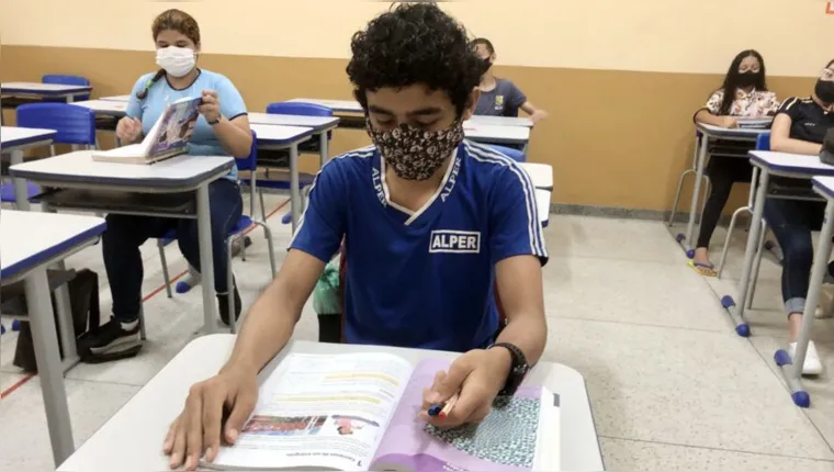 Imagem ilustrativa da notícia Bora pra escola: Veja se você irá receber o auxílio!