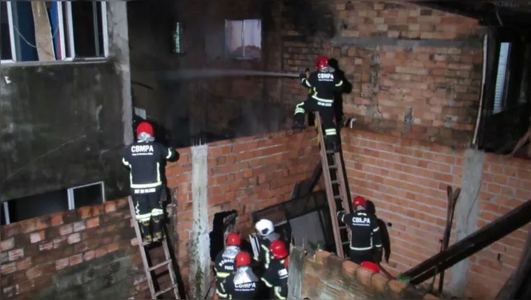 Imagem ilustrativa da notícia Três casas pegam fogo em Belém; uma tem perda total