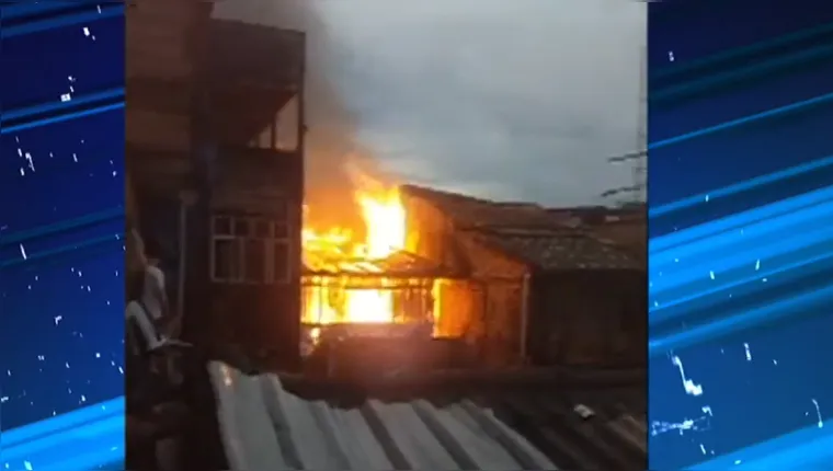 Imagem ilustrativa da notícia Vídeo flagra incêndio que destruiu casas em Belém