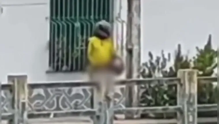 Imagem ilustrativa da notícia Vídeo:
homem é filmado se masturbando em rua da Pedreira