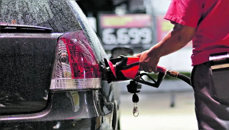 Imagem ilustrativa da notícia ICMS: Helder congela imposto dos combustíveis por 60 dias